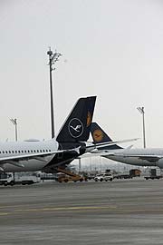 Lufthansa Boeing 747-8 (li.)  im neuem Lufthansa Design in M&uuml;nchen am 08.02.2018 (&copy;Foto. Marikka-Laila Maisel)